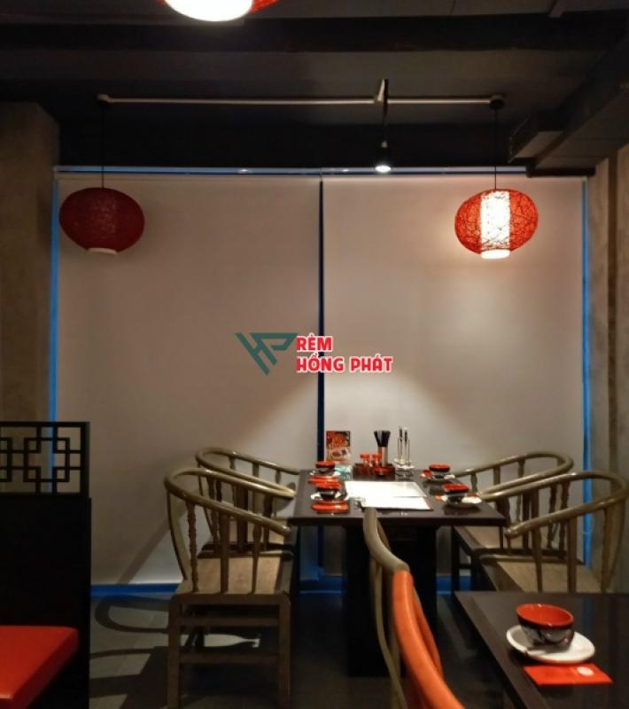 Mẫu r&egrave;m cuốn cho nh&agrave; h&agrave;ng