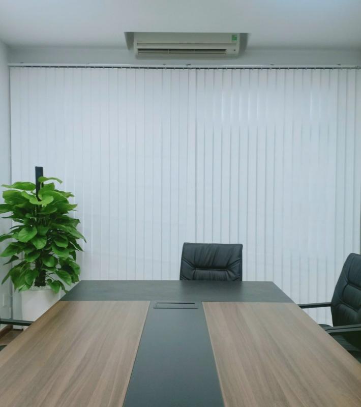 Mẫu r&egrave;m văn ph&ograve;ng 04